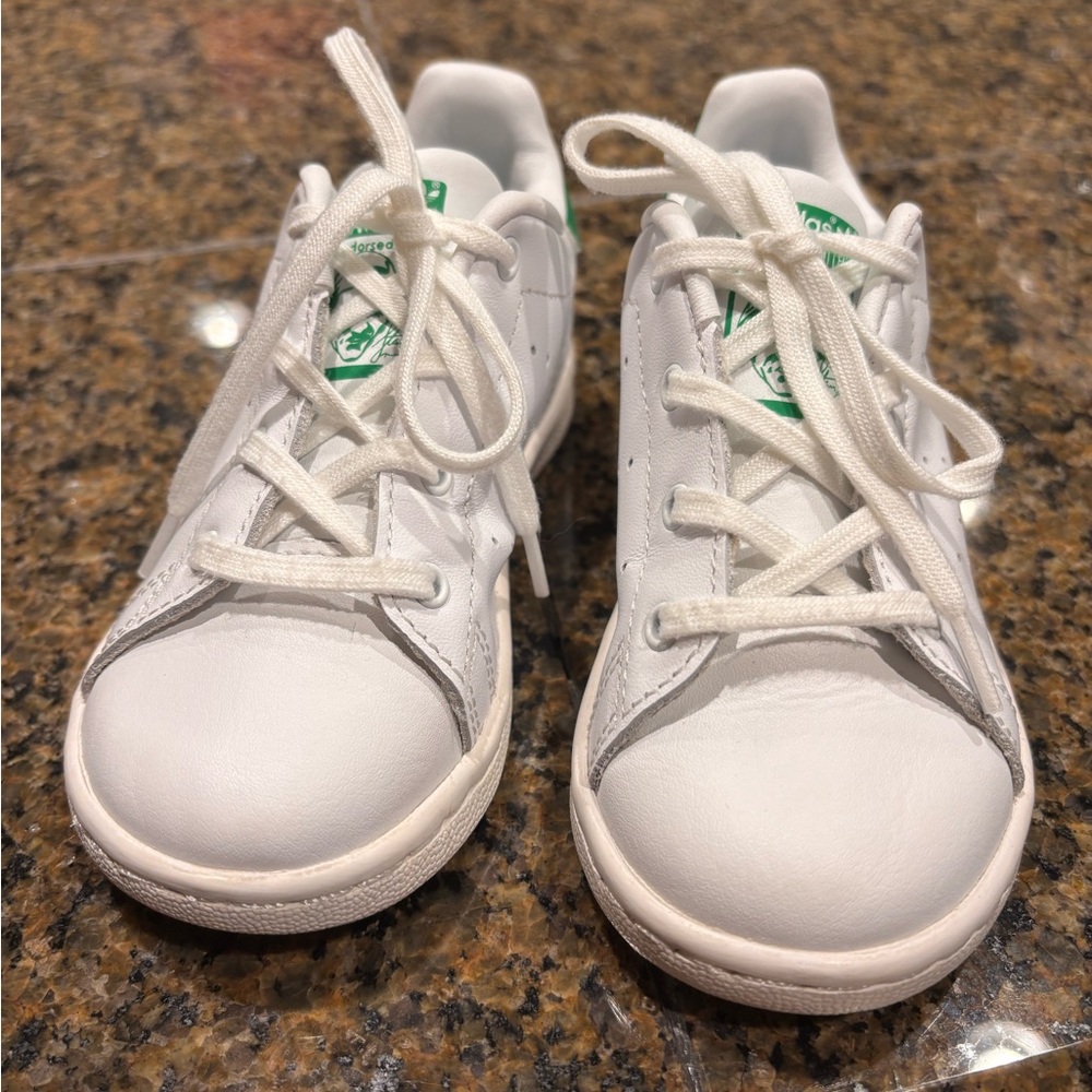 adidas Kids White and Green Stan Smith Sneakers, size 7.